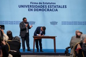 presidente gabriel boric firma nuevos estatutos universidades del estado